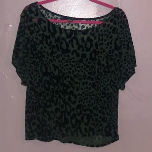 FOREVER 21 OLIVE GREEN LEOPARD TSHIRT TOP SIZE L
